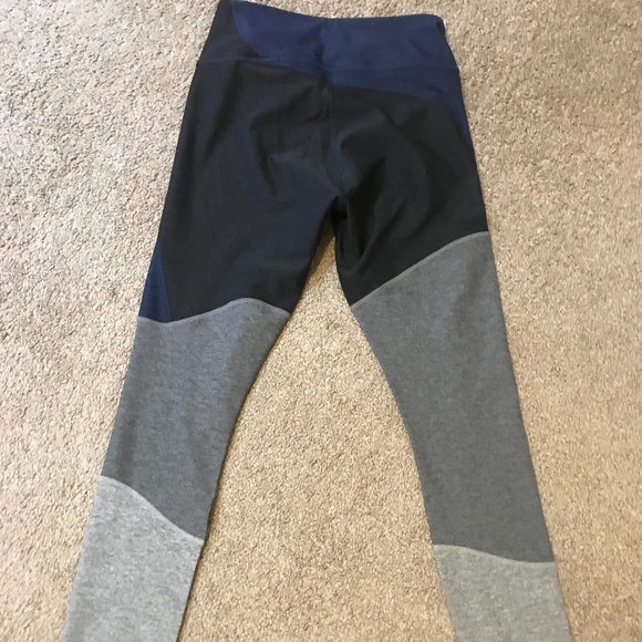 Outdoor Voices 7/8 Spring Leggings, Small - Picture 3 of 3